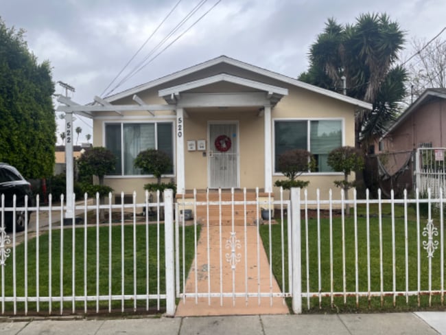 Building Photo - 520 W 91st St