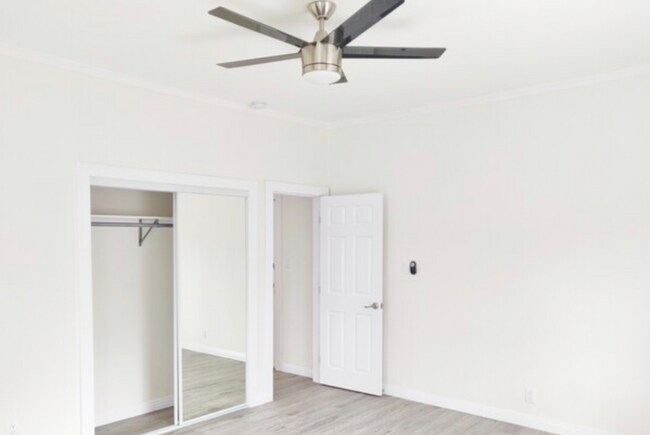 Building Photo - 1452 W 20th St