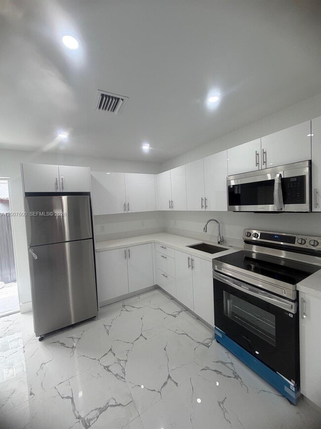 Building Photo - 2431 NW 23rd St