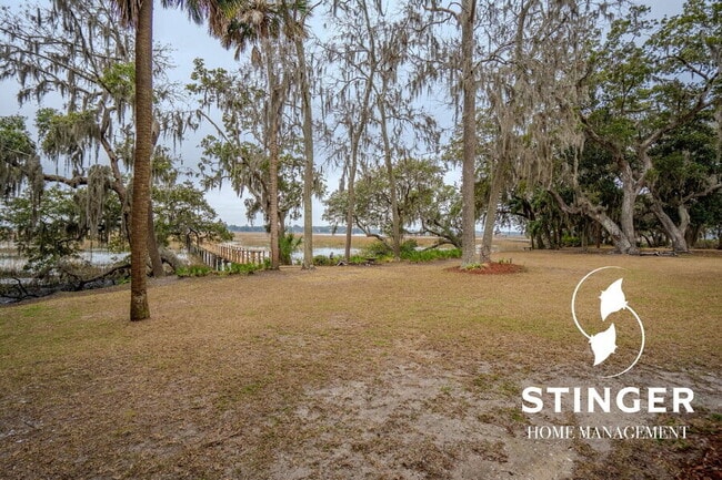 Building Photo - 1808 Lenora Dr