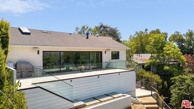 Building Photo - 5265 Dahlia Dr