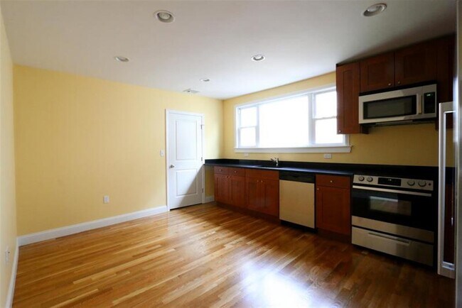 Primary Photo - 38 Medford St