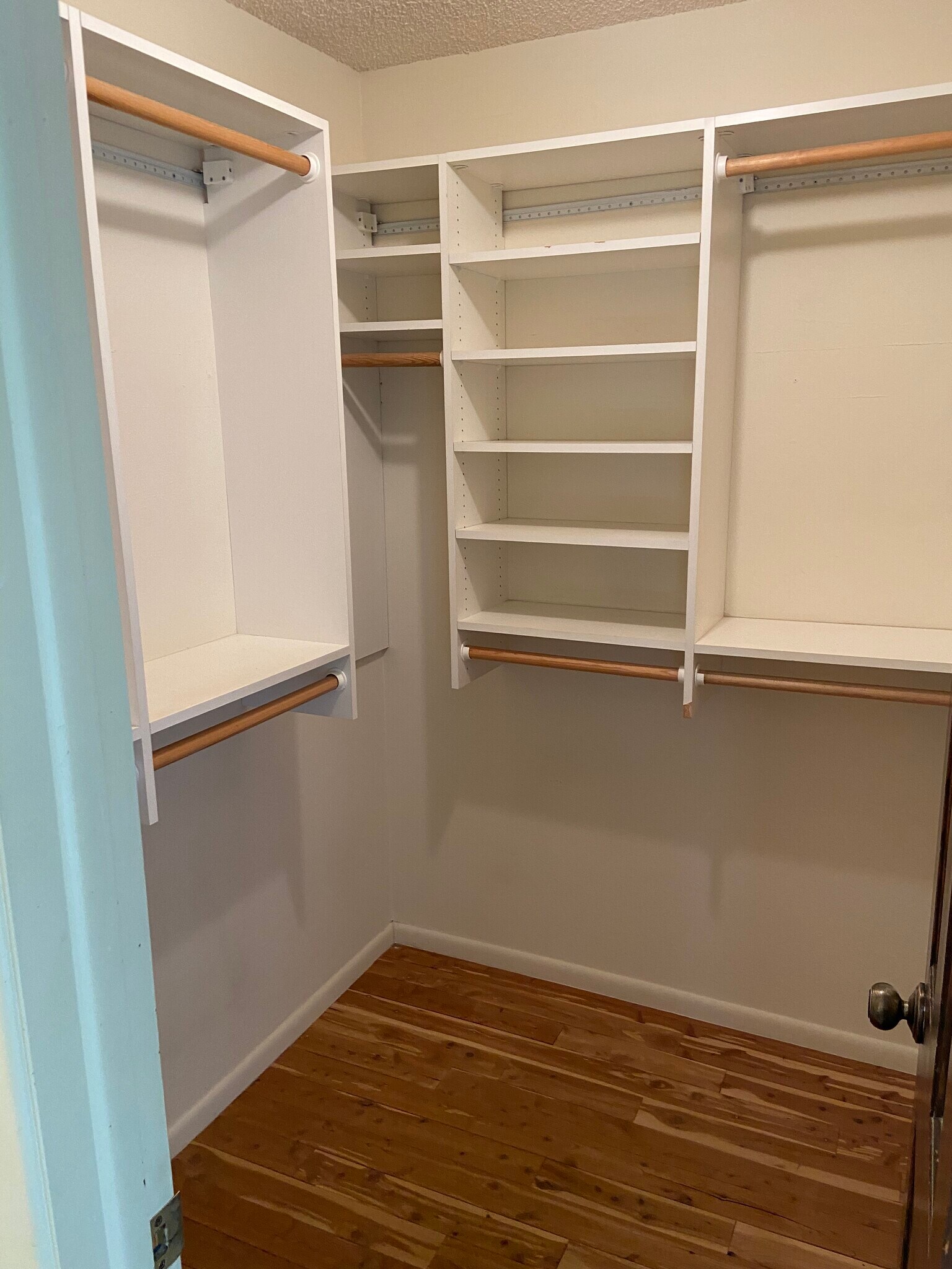 Master closet walk- in - 8520 W 81st Dr