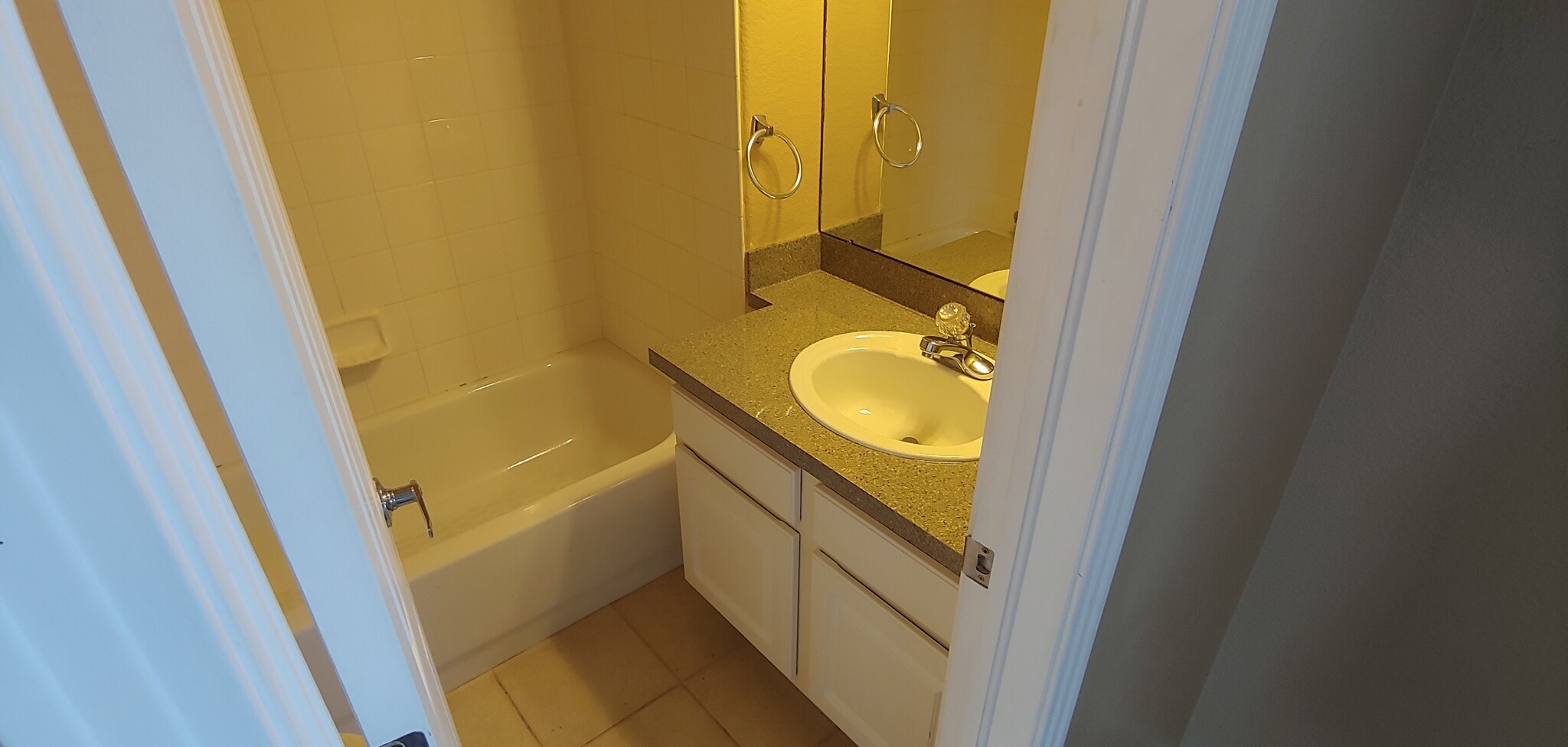 Building Photo - 1730 S Helena St