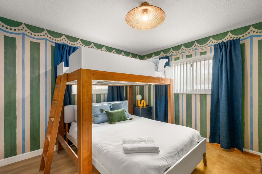 Building Photo - 1842 Del Robles Dr