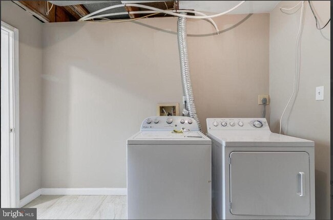 Building Photo - 46607 Carriage Ct