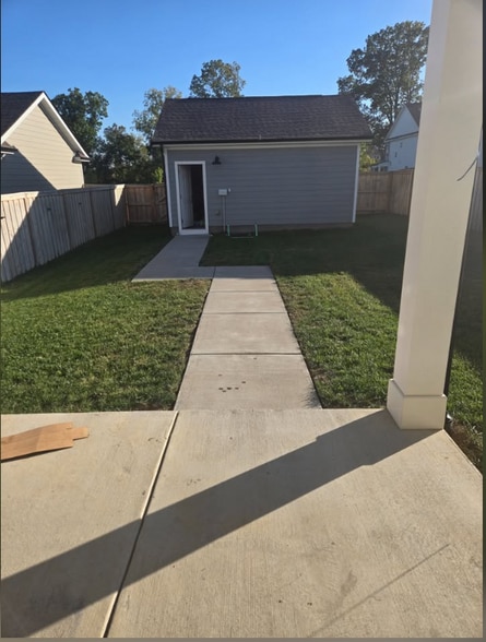 Building Photo - 397 Hammock Ln