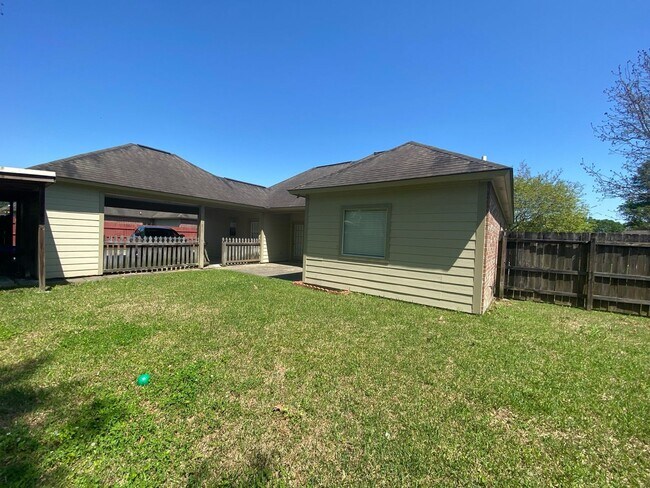 Building Photo - 3 Bed, 2 Bath in Worthington Lake