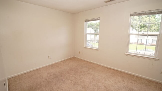 Building Photo - 980 W Pueblo Dr