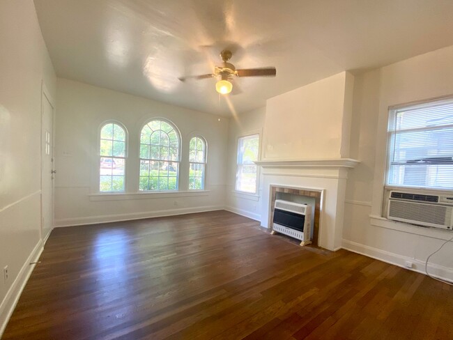 Building Photo - Harris- 3207 1/2