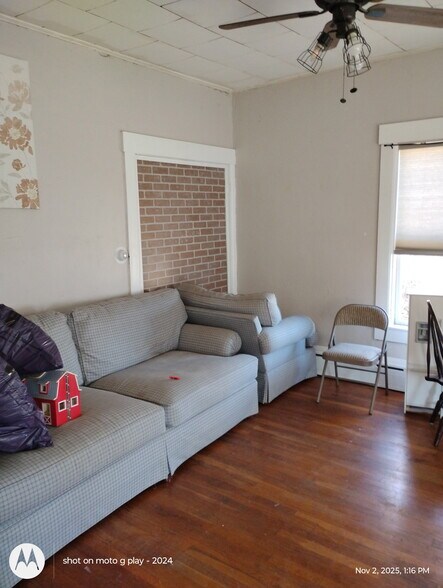 Building Photo - 77 W Main St