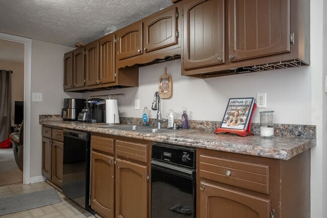 Building Photo - 187 Woodstone Dr