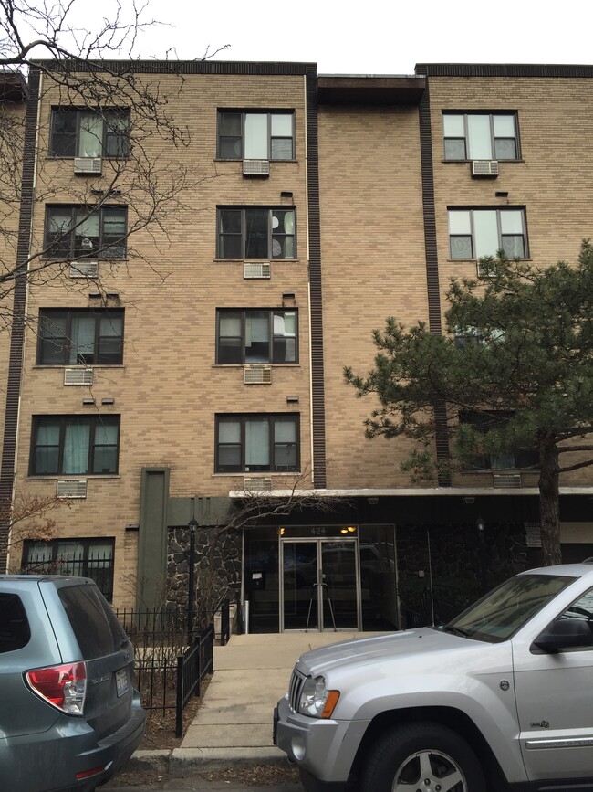 Primary Photo - 425 W Oakdale Ave