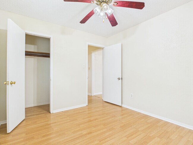 Building Photo - 4663 SE Brighton Dr