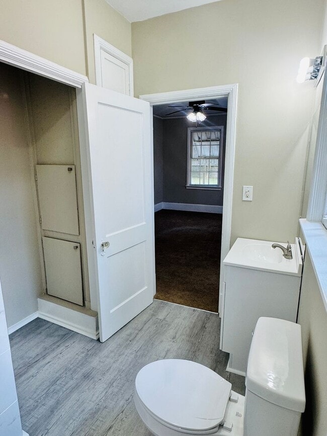 Building Photo - Charming 5-Bedroom Home with In-Law Suite ...