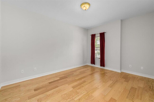 Building Photo - 6714 Montclair Dr