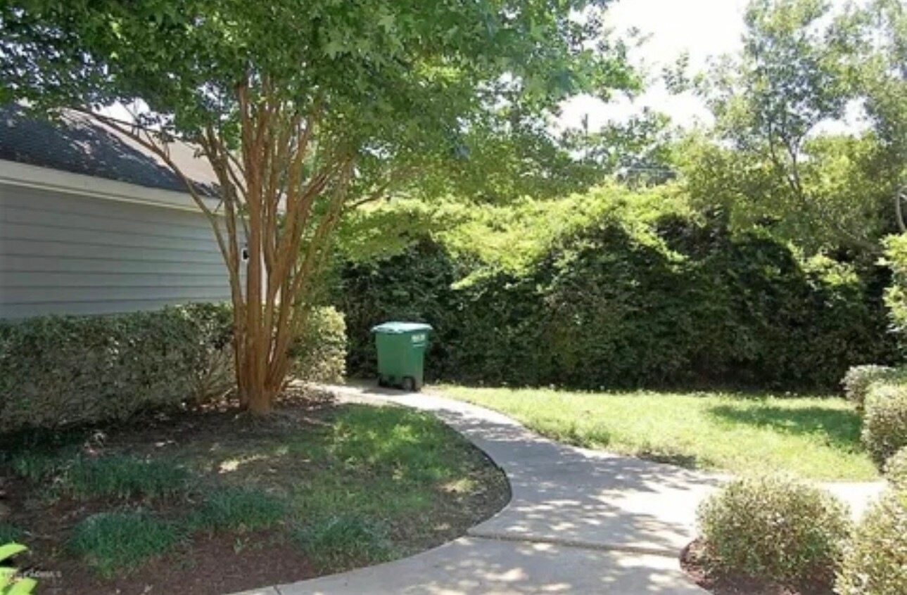 Building Photo - 8 Lagaree Ct