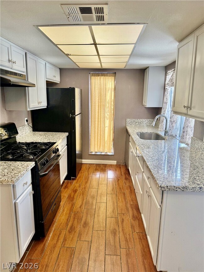 Building Photo - 1405 E Vegas Valley Dr