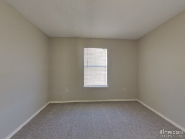 Building Photo - 934 Robinwood Dr