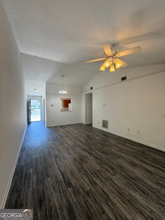 Building Photo - 401 Lawnwood Ct