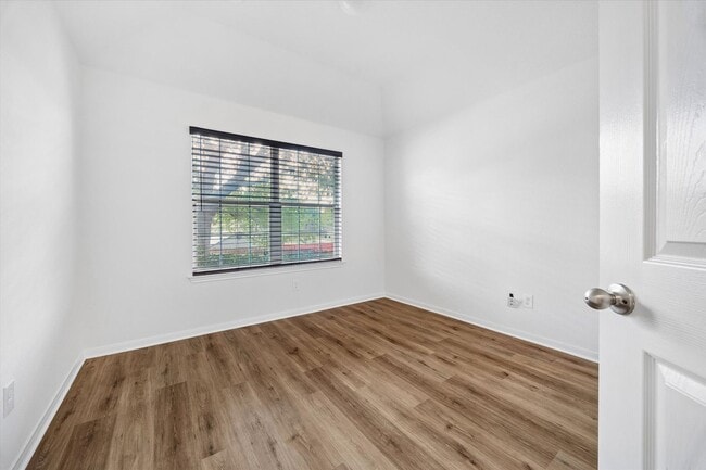 Building Photo - Freshly Updated Single-Story Home with New Flooring & Spacious Open Layout