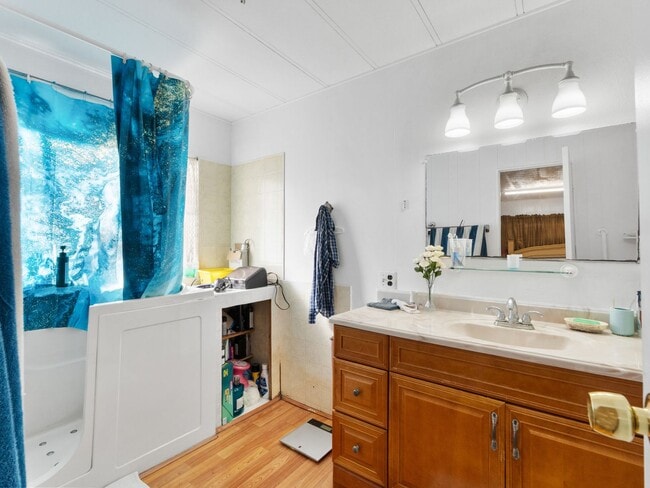 Building Photo - Cozy 3 bedrooms, 2 bathrooms, cover patio and carport available in San Marcos