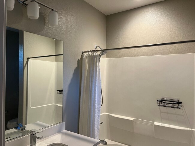 Building Photo - CONTEMPORARY BRIGHT SPACIOUS TOWNHOME WITH...