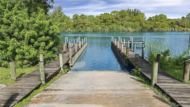 Building Photo - 2698 SW Versailles Terrace