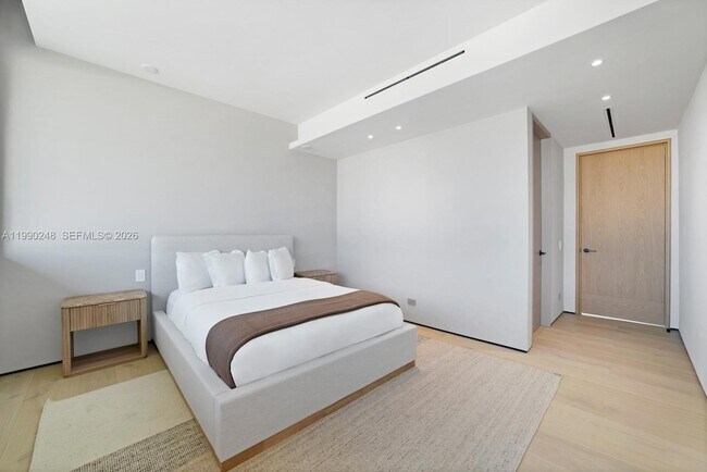 Building Photo - 641 Flamingo Dr