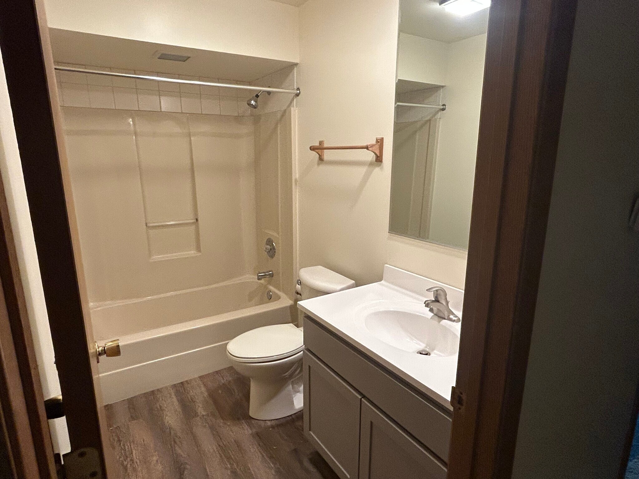 Building Photo - 38910 N Kenmore Rd