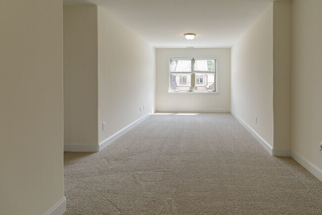 Building Photo - Brand new Luxurious 3 bedroom 3 bath + LOFT townhouse in Stone Gate community High Point. Master ...