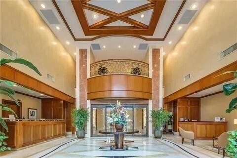 Building Photo - 347 N New River Dr E