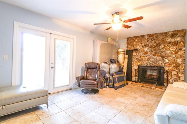 Building Photo - 1523 NW 39th Ter