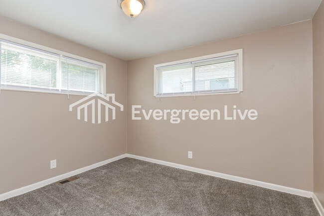 Building Photo - 4014 Woodcliffe Ave