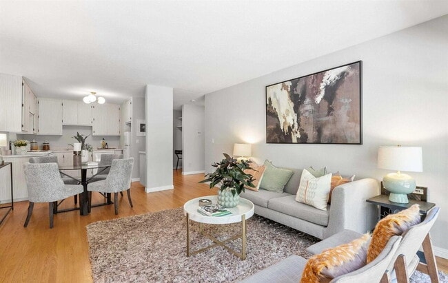 Building Photo - "Chic 1-Bedroom Gem with Elegant Finishes & Central Vacuum on Monterey Blvd!"