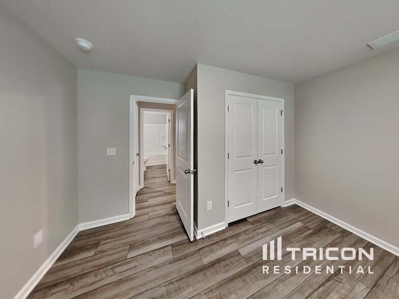 Building Photo - 127 Brentwood Dr