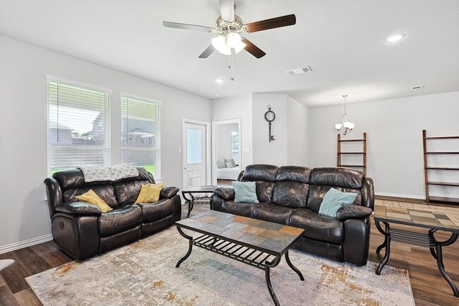 Building Photo - 808 Feather Edge Dr