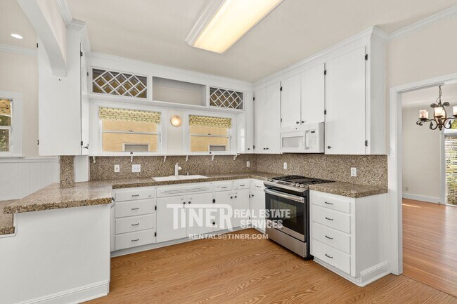 Building Photo - 842 42nd St