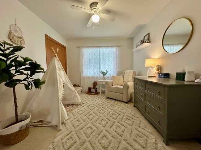 Building Photo - 9815 Biscayne Dr