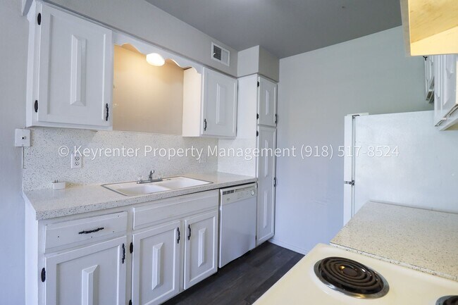 Building Photo - 4318 E 67th St