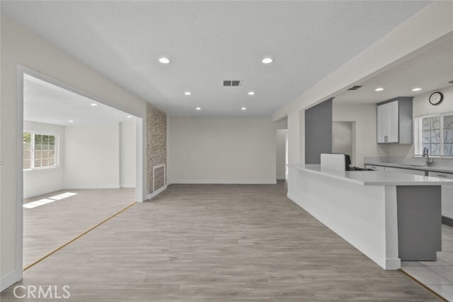 Building Photo - 5040 N Lyman Ave