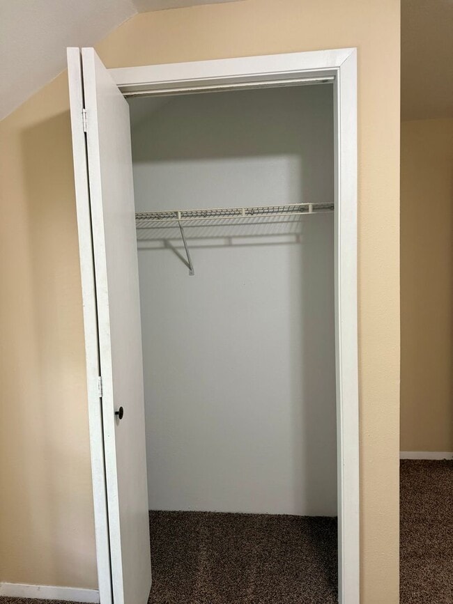 Building Photo - 3 Bed/1.5 Bath House For Rent with 2 Car Garage!