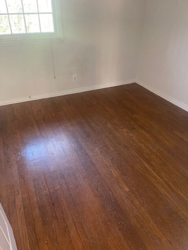 Building Photo - Split level 4 bedroom in Madison Park