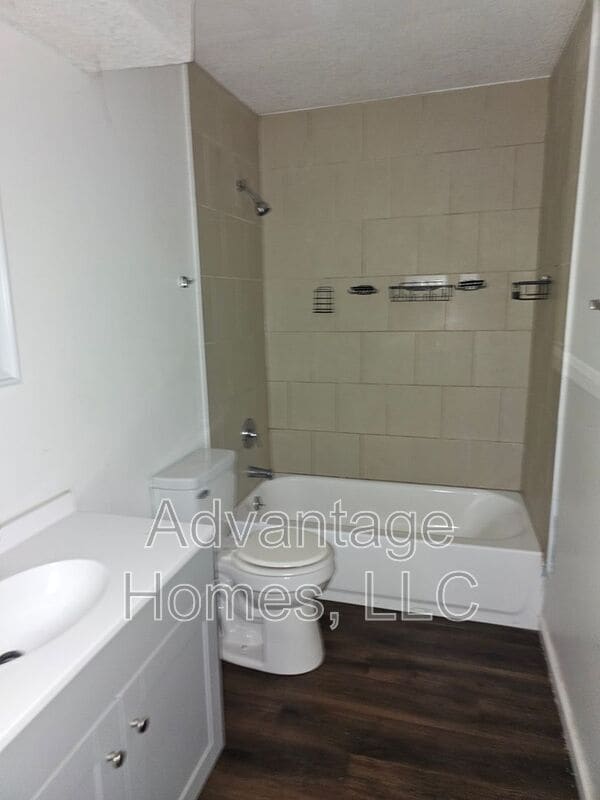 Building Photo - 746 N 70th St