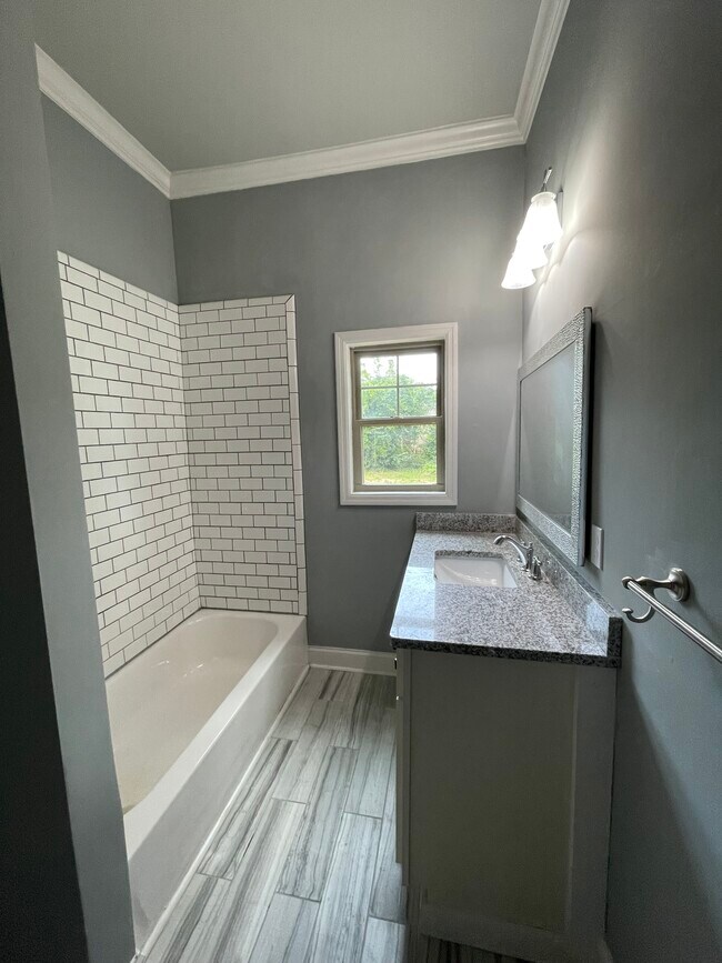 Building Photo - 1515 Chamberlain Ave