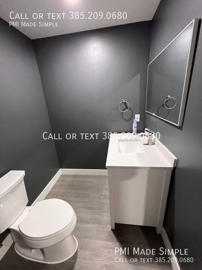 Building Photo - Modern Townhome | LVP | Office/Entertainment