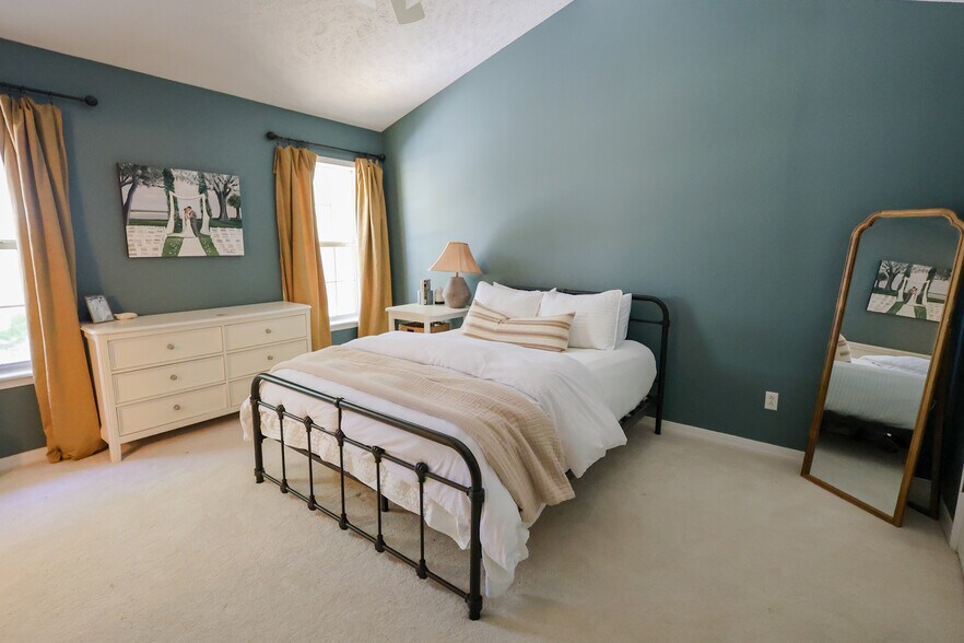 Building Photo - 15 Caitlin Ave