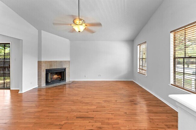 Building Photo - 607 Russet Valley Dr