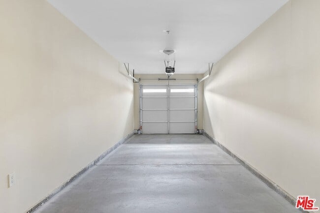 Building Photo - 1002 E 33rd St