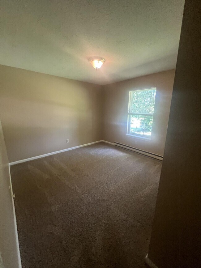 Building Photo - 230 Markham Dr